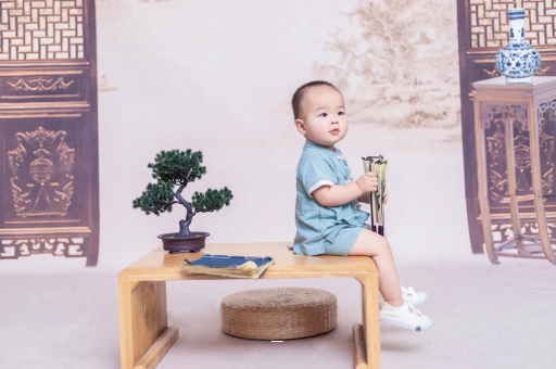 黔西四个月宝宝可以坐着吗 黔西四个月宝宝可以坐着吗